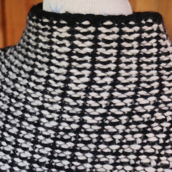 Vintage Neiman Marcus 100% Cashmere Knit Black/White Sweater - Picture 3 of 16